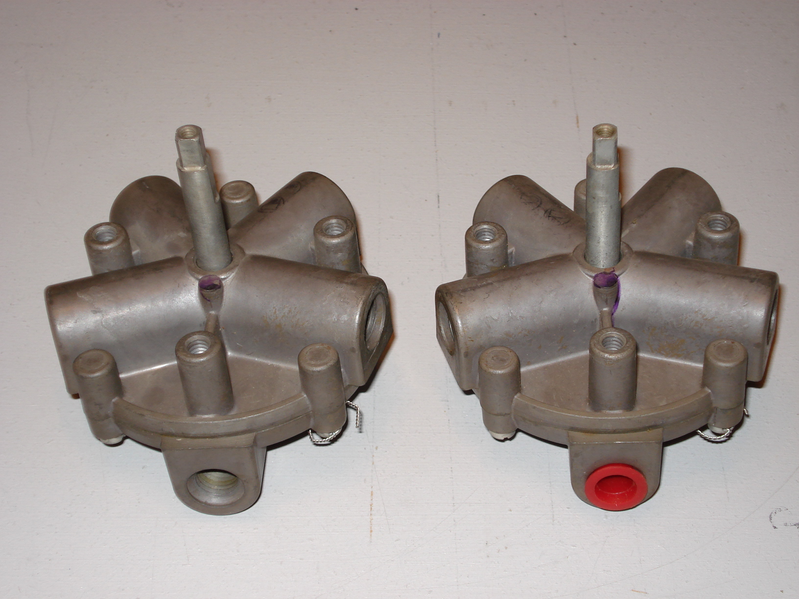 492-068 hoof-type fuel selector valve top
